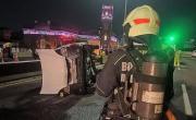Autopista La Plata: chocó una Kangoo con ocho ocupantes, el conductor estaba alcoholizado y se lo llevaron esposado