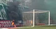 El Zonda se hizo sentir en el Hilario: ¡se prendió fuego la cartelería de la cancha!