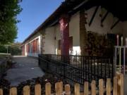 Escándalo en una colonia de vacaciones en España: denuncian que los adultos se bañaban con los chicos en grupos mixtos