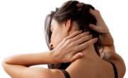 Automasajes y acupuntura: ejercicios claves para aliviar las contracturas de la cara, el cuello y la espalda
