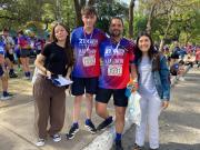 La primera carrera para Felipe, que corrió con su papá y contó con el apoyo de su familia