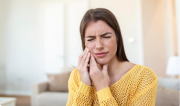 Apretar los dientes: la Clínica Mayo da sus recomendaciones para evitar el bruxismo