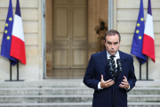 Crisis política en Francia: Lecornu presenta su dimisión a Macron pocas horas después del nombramiento de su Gobierno