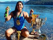 Nadar para poder caminar: la historia de Mayte Puca, de estar postrada y vivir una infancia de dolor a no parar de ganar maratones acuáticas