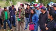 Pobladores guaraníes bloquean ruta entre Santa Cruz-Camiri y a la Argentina; exigen diálogo con Camacho