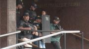 Patrullas, chalecos antibalas y policías armados: así fue la salida de El Petiso David de los Tribunales Federales