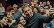 El Gobierno resetea y refuerza la campaña con Santilli al frente