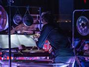 El nuevo concierto del ciclo de ArtHaus propuso un triple viaje en un edificio céntrico que empezó en planta baja y terminó con reposeras en la terraza