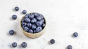 Por qué los nutricionistas consideran al arándano como una de las frutas más saludables del mundo