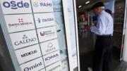 El derrumbe silencioso del sistema de salud: cada vez son más las familias que abandonan las prepagas y vuelven al hospital público