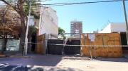 Preocupación por el posible derrumbe de una casa por una construcción lindante