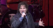 A puro rock: Milei cantó a Charly, a los Ratones, y agradeció a las Fuerzas del cielo