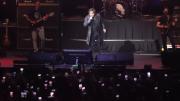 Con cambio de letra, Javier Milei cantó “Demoliendo hoteles” en el Movistar Arena