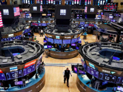 Subió el dólar oficial y bajaron las acciones argentinas, en medio de la negociación con EE.UU.