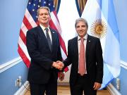 El secretario del Tesoro de Estados Unidos recibió a Luis Caputo y dijo que continuarán las productivas discusiones sobre el apoyo a la Argentina