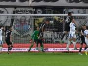 El insólito gol en contra que le sacó el triunfo al líder Riestra y le dio el empate agónico al escolta Vélez en el Torneo Clausura