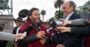 Sáenz desafía a Milei con poncho y guitarra: No quiero comer milanesas, quiero las obras