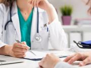 Sufren cáncer de mama y las dejan más de cuatro meses sin tratamiento: Llamaba 30 veces por día a la prepaga
