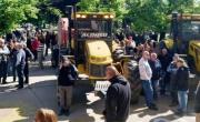 Productores de Carlos Casares marcharon al municipio para reclamar caminos y obras urgentes