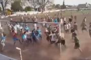 Violencia en el fútbol amateur: suspenden un partido por una batalla campal (VIDEO)
