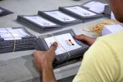 Inician la revisión del material electoral para la segunda vuelta del 19 de octubre