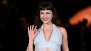 Úrsula Corberó deslumbró en la Semana de Moda de París mostrando su embarazo en el desfile de Chanel