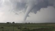 VIDEO: Potente tornado que dejó tres víctimas registró la categoría más alta en 10 años