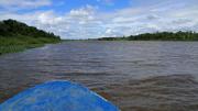 Habitantes de Tucupita exigen respuestas ante crecida del río Orinoco, el agua arrasó con los pupitres de una escuela
