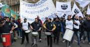 Aceiteros comienza una huelga nacional en reclamo de un aumento salarial: la millonaria cifra que piden