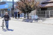 Crimen en Centenario: hay dos detenidos por la muerte del joven apuñalado y buscan determinar roles