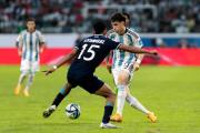 El representante de Soulé le metió presión a Scaloni y sugirió que podría jugar en Italia