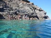 Pasó 14 días en una isla exclusiva de mujeres y contó todo lo que vio: Rito de iniciación y tensión sexual