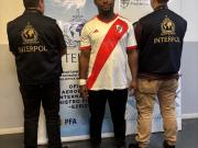 Atraparon en Ezeiza al rompecorazones nigeriano: lo buscaban por millonarias estafas virtuales, y es la primera captura mundial con alerta plateada de Interpol