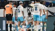 Video: el delantero de Racing Elías Torres sufrió una grave lesión y hay gran preocupación