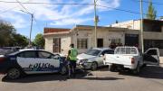 Violento choque entre una camioneta y un patrullero en una esquina de Neuquén