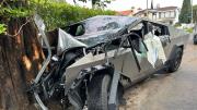 Demandan a Tesla por la muerte de dos personas en la pick-up favorita de Milei