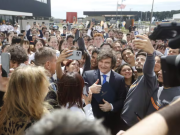 Mar del Plata: Milei cruzó a un vecino que lo insultó
