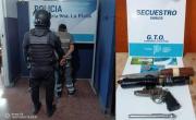 Operativo policial en el centro de La Plata: detuvieron a un hombre con un arma tumbera y tarjetas robadas
