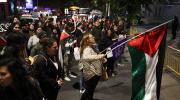 Activistas respaldan la causa de Palestina ante la Embajada de EEUU en La Paz