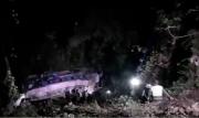 Un bus se embarranca 40 metros en Irupana y deja al menos 30 personas heridas
