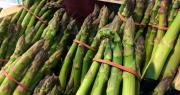 ¡Llegaron los espárragos a la Feria de Capital! Cuánto valen y las 4 verduras que presentaron bajas de precios