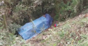 Por dar paso a otro vehículo, un bus se embarranca en Irupana y deja 37 heridos