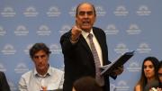 Guillermo Francos perdió sus estribos y agredió a un ciudadano que lo cuestionó por la toma de deuda: Fuck you