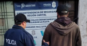 Clausuraron un taller de motos en City Bell y detuvieron a su dueño tras encontrar repuestos ilegales