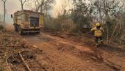 Continúa la intensa lucha contra incendios forestales en el departamento Orán
