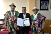 Jacha Karangas distingue al presidente del TED Oruro por su compromiso con la democracia