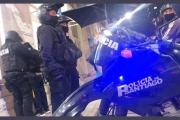 Vieron a pareja en rara situación íntima en zona céntrica y cayó la Policía