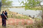 Bromista denunció la caída de un niño al río y movilizó a policías santiagueños