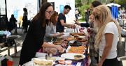 Los investigadores de la UNLP que trabajan el Proyecto Amenmose venden tortas para seguir la misión en Egipto