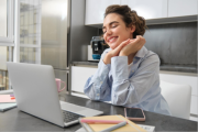Trabajar desde casa: científicos estudiaron su relación con la salud y la felicidad